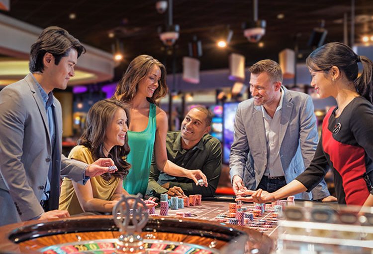 Keuntungan dan Risiko Bermain di Casino Online: Apa yang Perlu Kamu Tahu Sebelum Mulai?